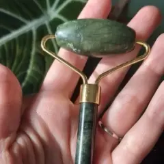Customer photo of Jade Roller & Gua Sha Set for a Radiant Glow Ritual