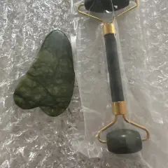 Customer photo of Jade Roller & Gua Sha Set for a Radiant Glow Ritual