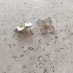 Customer photo of Green Flower Earrings — Vintage Charm & Drip Glaze Finish