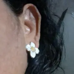Customer photo of Green Flower Earrings — Vintage Charm & Drip Glaze Finish