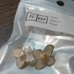 Customer photo of Green Flower Earrings — Vintage Charm & Drip Glaze Finish