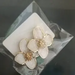 Customer photo of Green Flower Earrings — Vintage Charm & Drip Glaze Finish