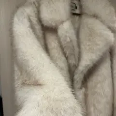 Customer photo of Oversized Faux Fur Coat — Cozy Warmth with Plush Faux Fox Fur