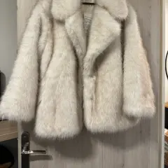 Customer photo of Oversized Faux Fur Coat — Cozy Warmth with Plush Faux Fox Fur