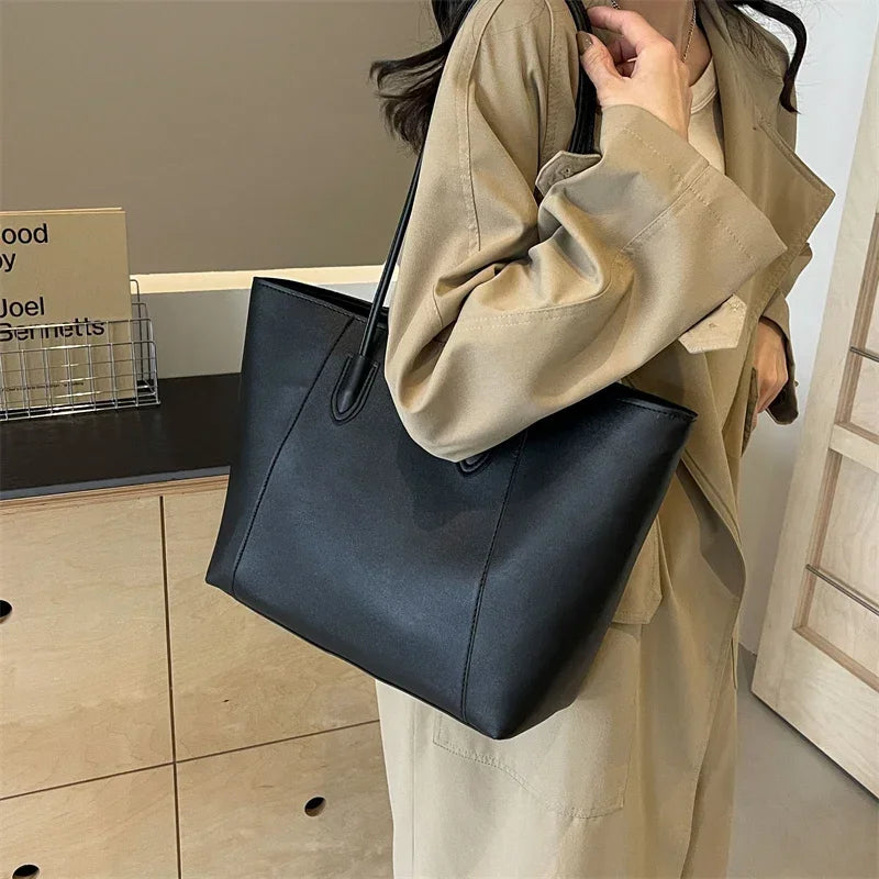 Trendy Light Luxury Women's Handbag with PU Zipper