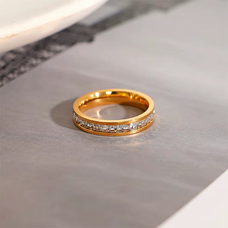 Unisex 4Mm Luxury Stainless Steel Men Women Statement Cubic Zircon Rings Gold Silver Color US Size 3 4 5 6 7 8 9 10 11 12