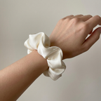 Silk Satin Scrunchie – Gentle Hold & Soft Shine Hair Tie