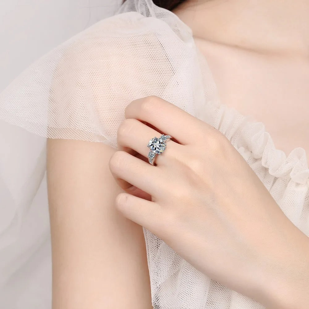 Moissanite Silver Ring – Elegant Sparkle 925 Sterling Design
