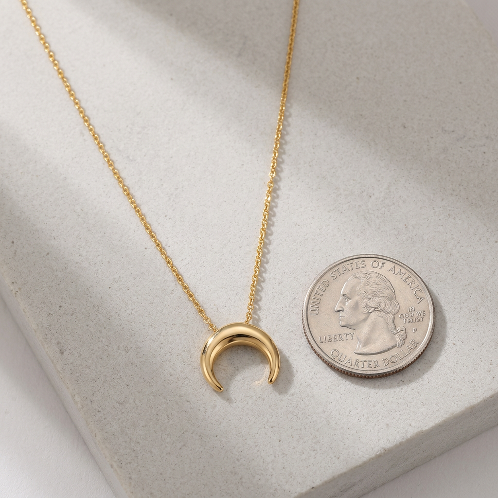 Crescent Moon Necklace – Minimal Elegance in 925 Silver