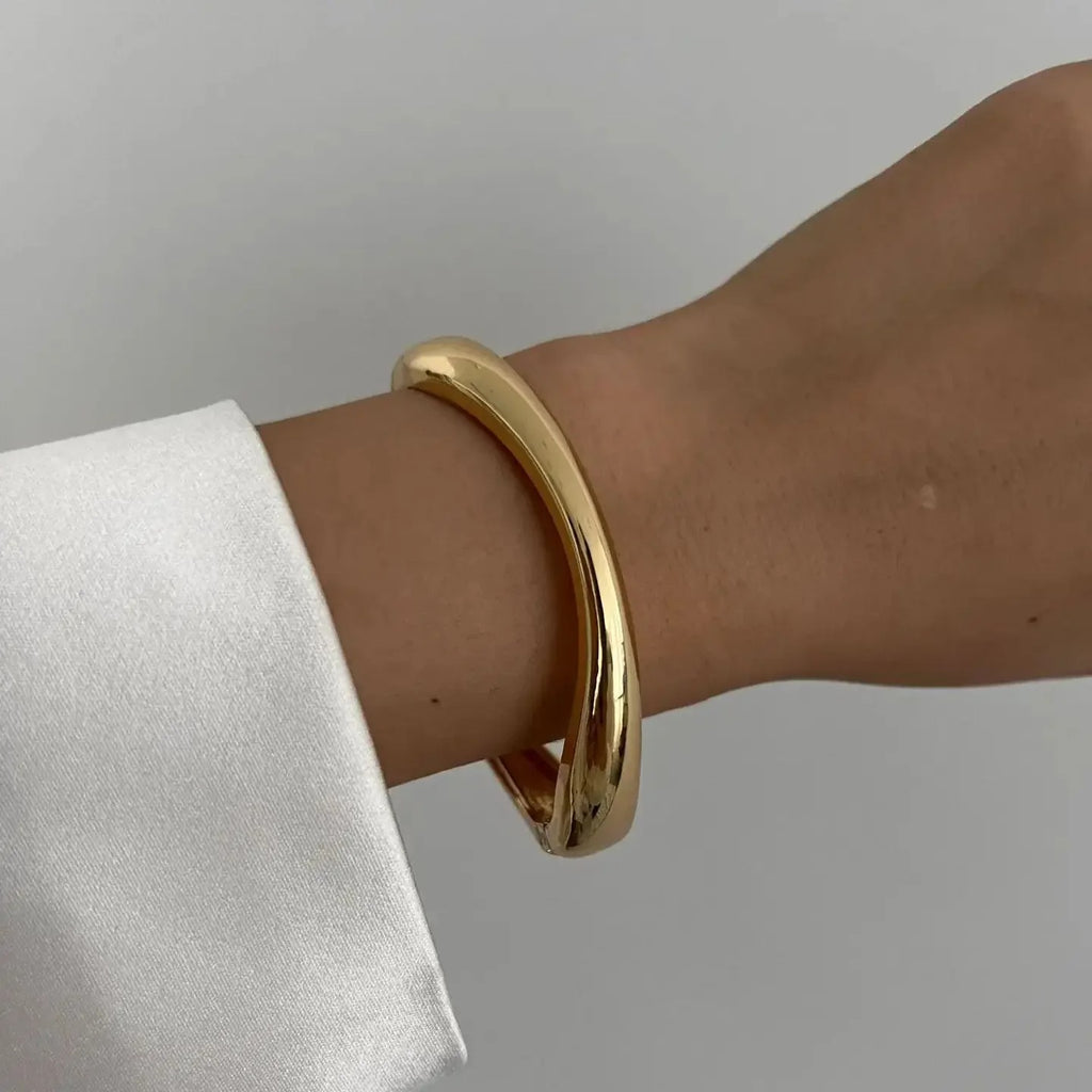 Metal Cuff Bracelet – Bold Geometric Style & Adjustable Bangle